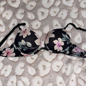 PINK Wear Everywhere super push-up bra